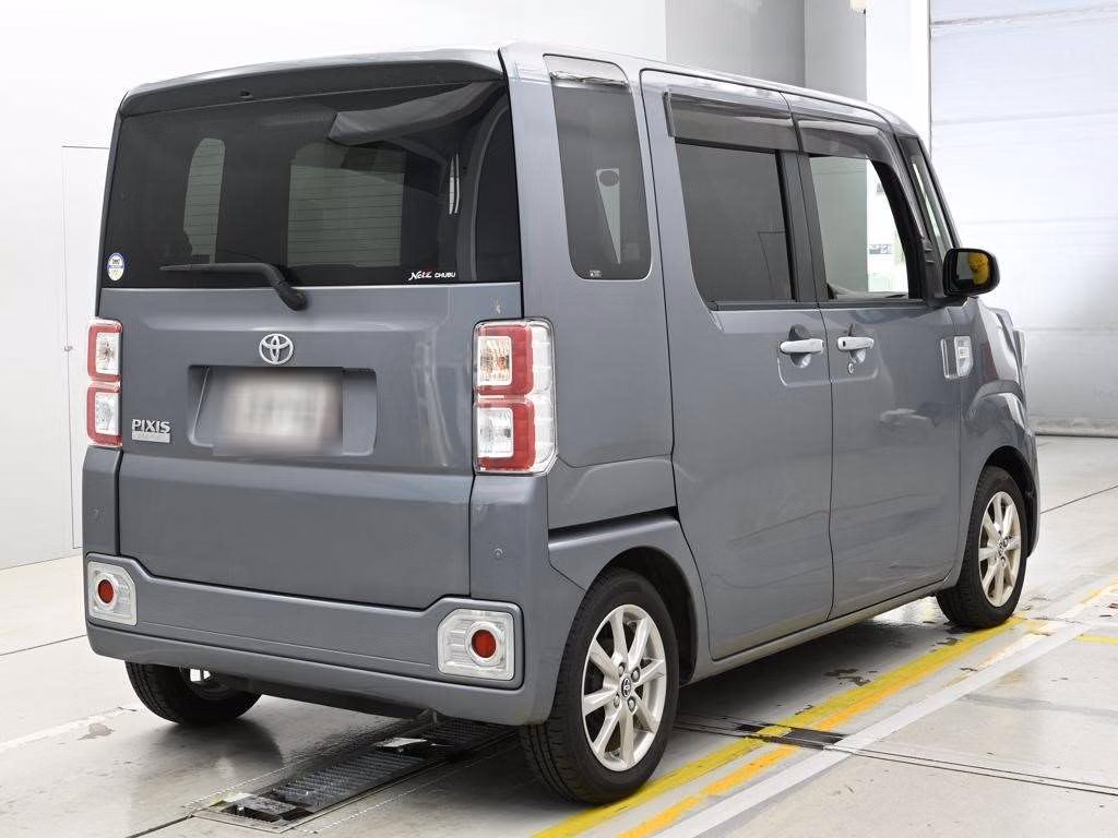 TOYOTA PIXIS MEGA