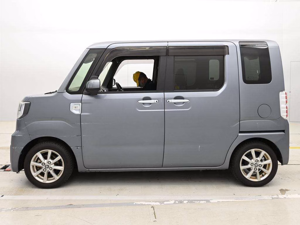 TOYOTA PIXIS MEGA