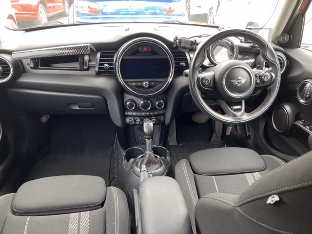 MINI HATCH