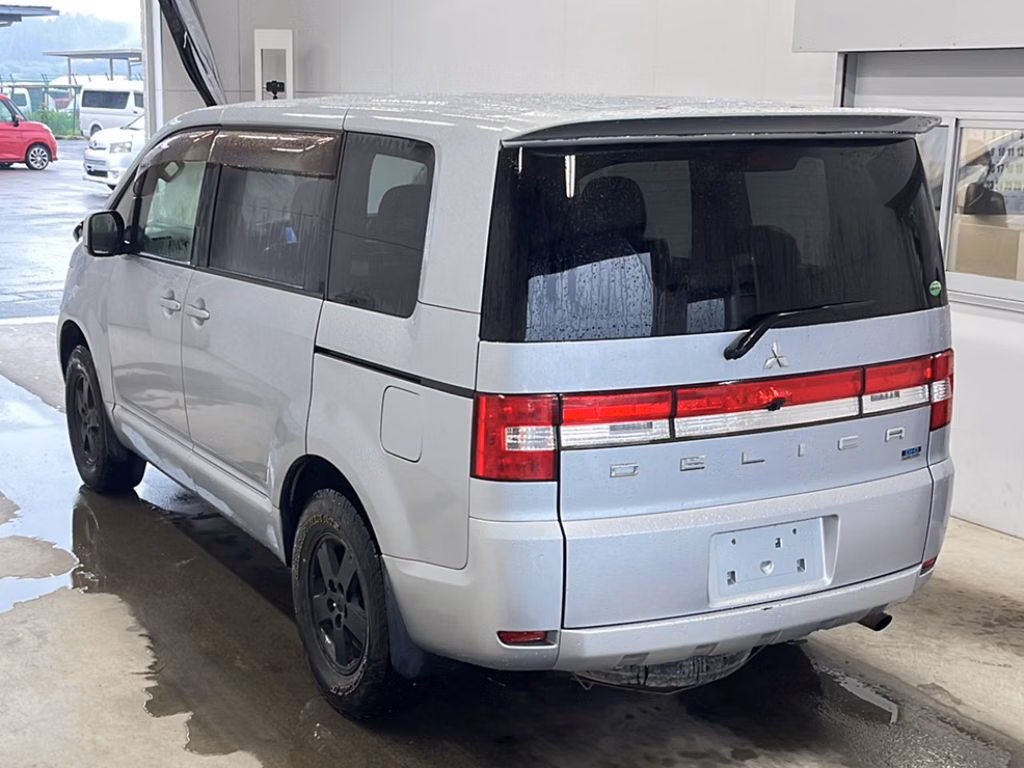 MITSUBISHI DELICA D:5
