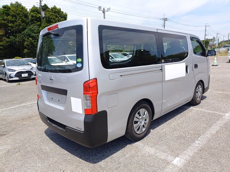 NISSAN NV350 CARAVAN
