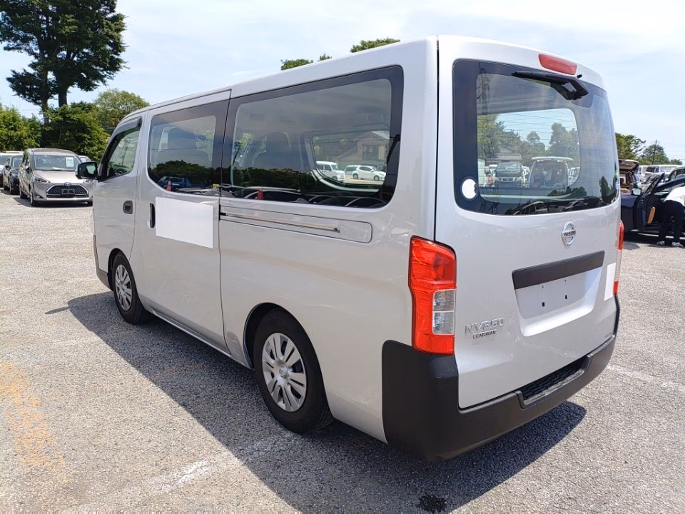 NISSAN NV350 CARAVAN