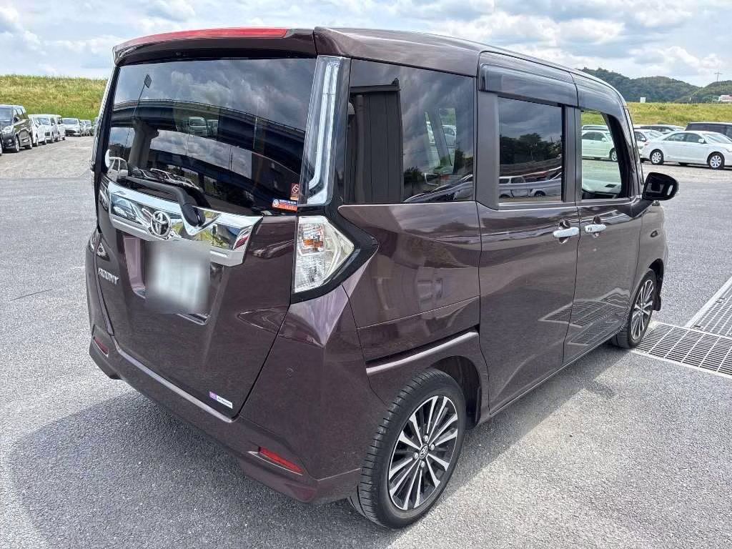 TOYOTA ROOMY