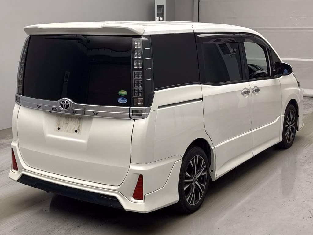 TOYOTA VOXY