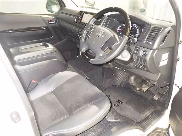 TOYOTA REGIUS ACE