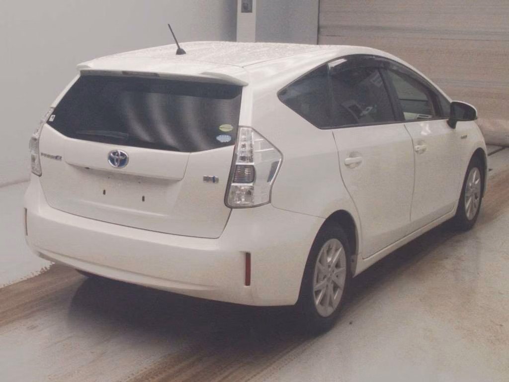 TOYOTA PRIUS ALPHA