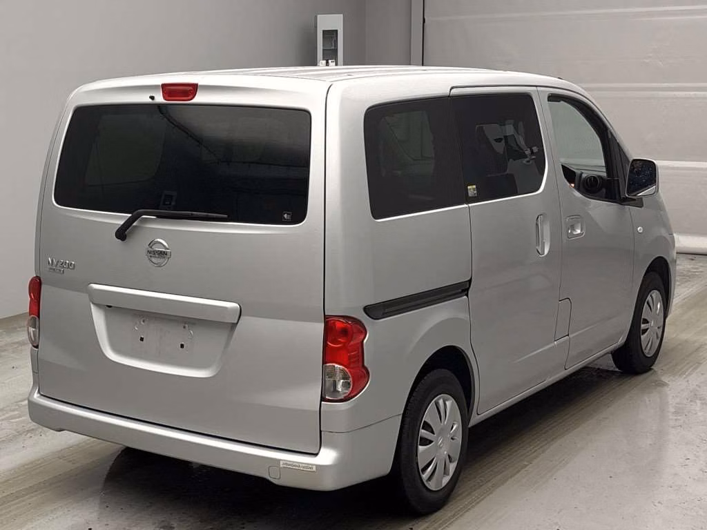 NISSAN NV200