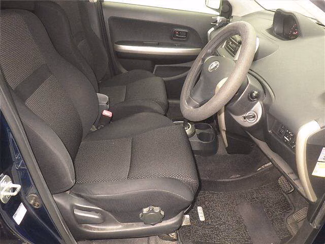 TOYOTA IST