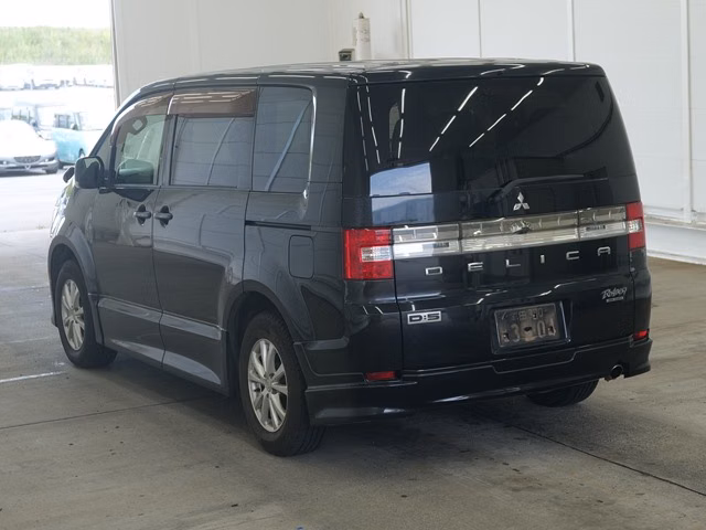 MITSUBISHI DELICA D:5