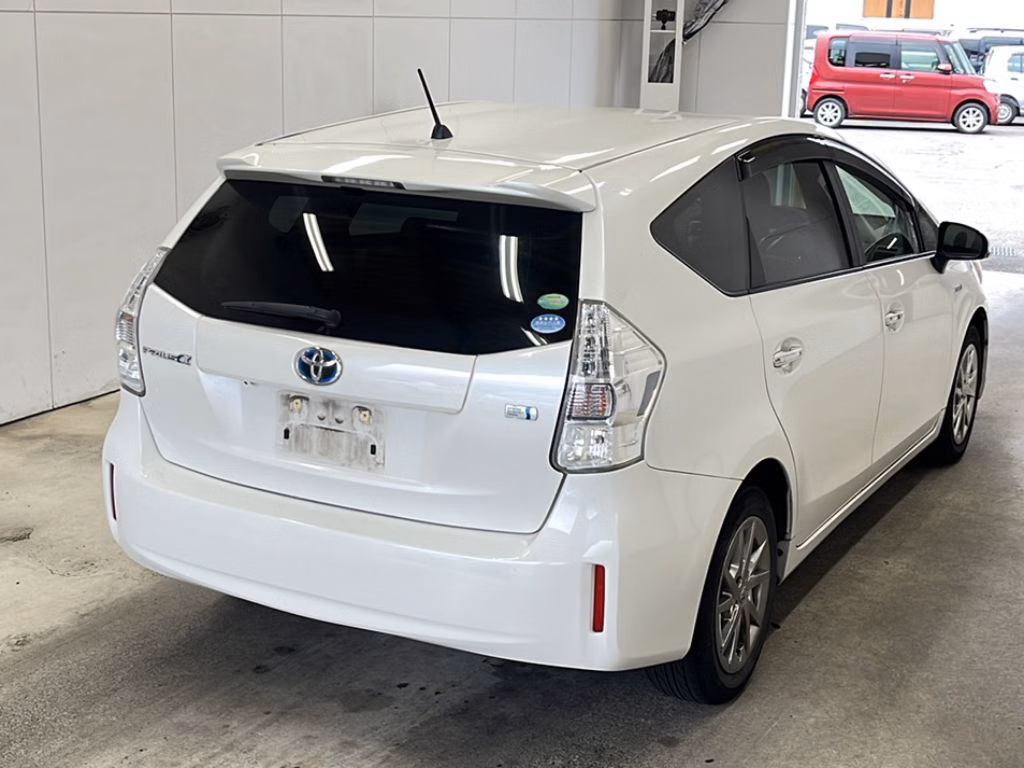 TOYOTA PRIUS ALPHA