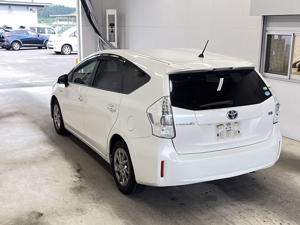 TOYOTA PRIUS ALPHA