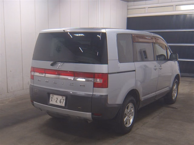 MITSUBISHI DELICA D:5