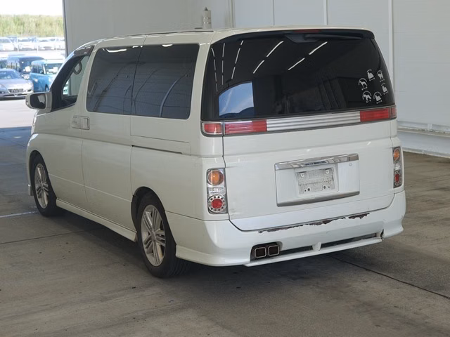 NISSAN ELGRAND