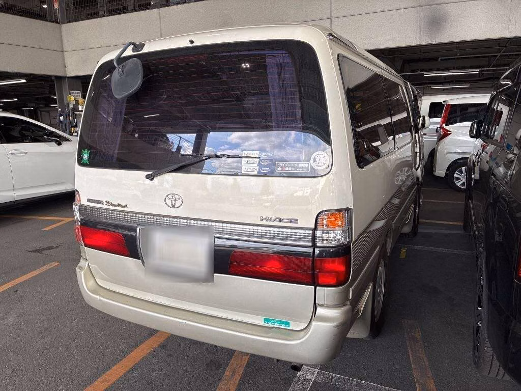 TOYOTA HIACE