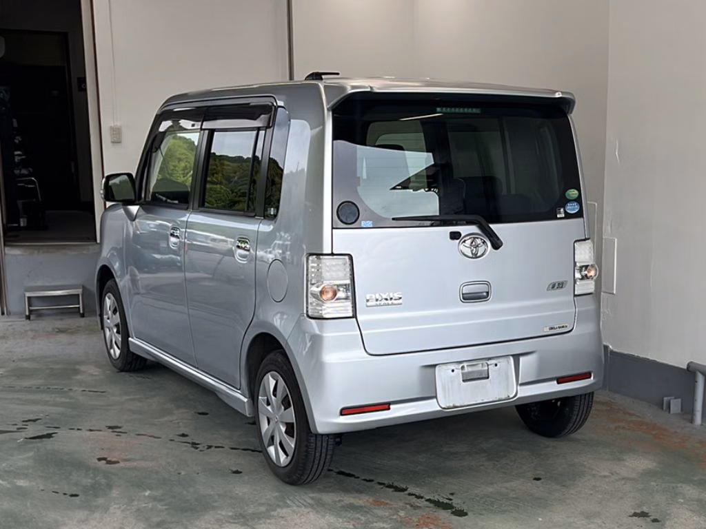 TOYOTA PIXIS SPACE