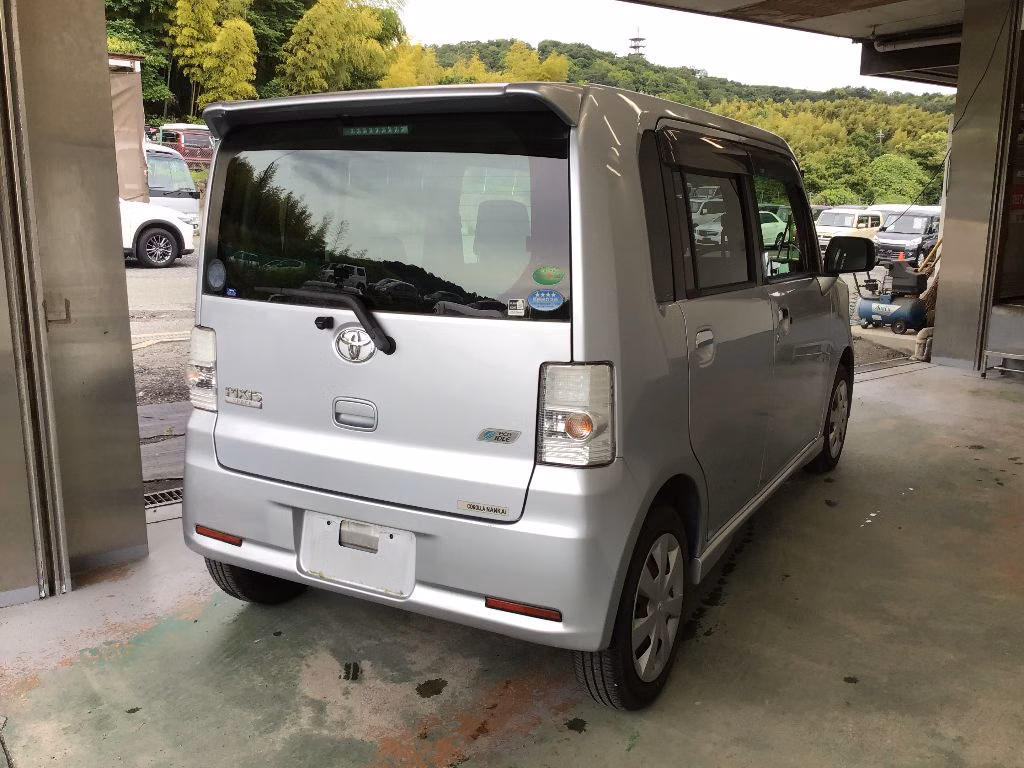 TOYOTA PIXIS SPACE