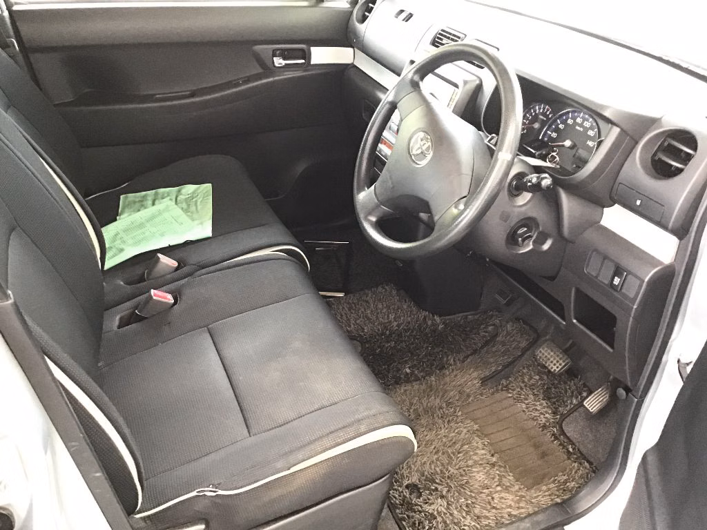 TOYOTA PIXIS SPACE