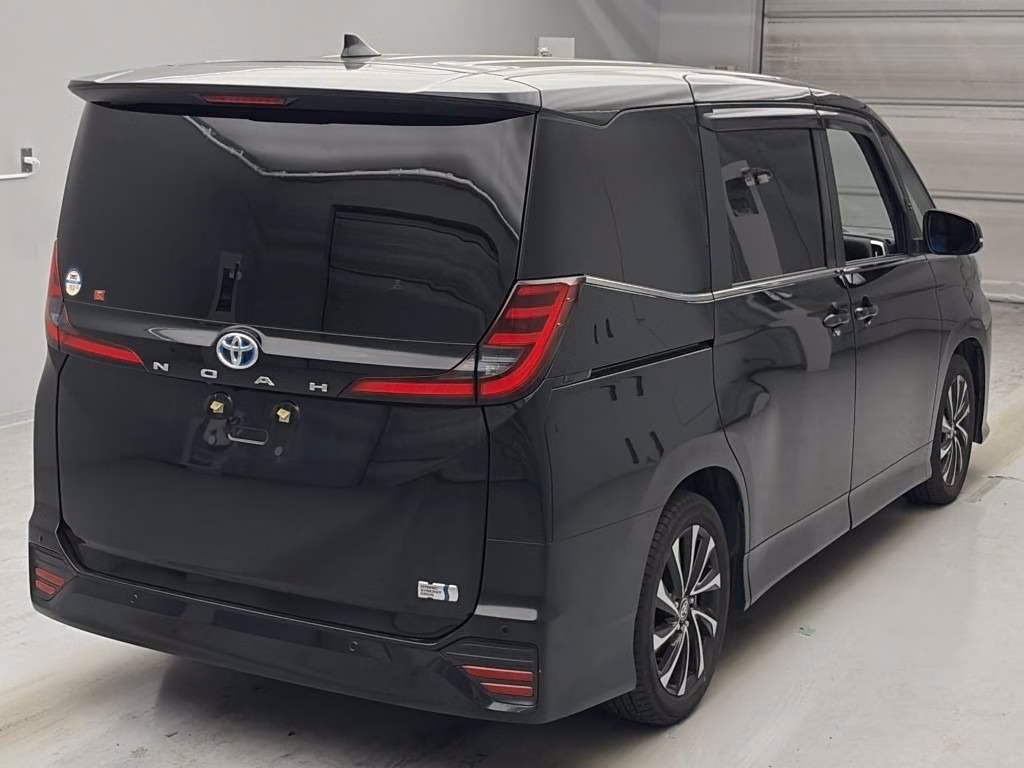 TOYOTA NOAH