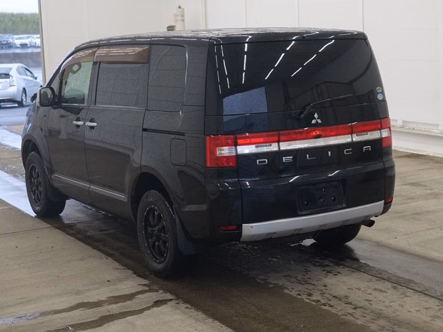 MITSUBISHI DELICA D:5
