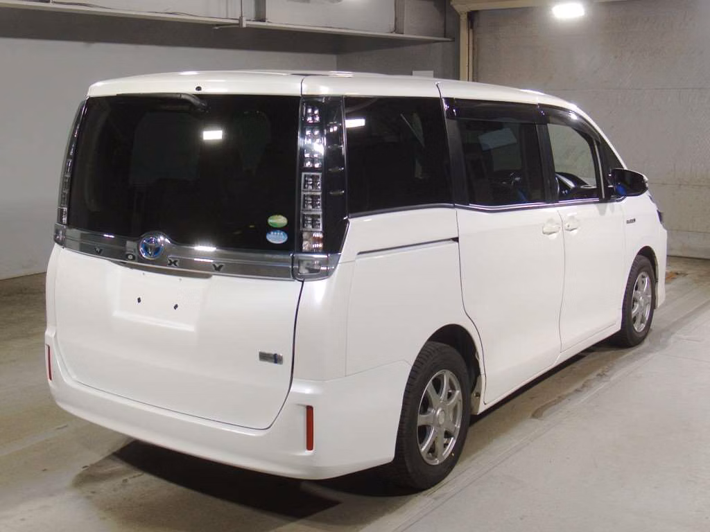 TOYOTA VOXY