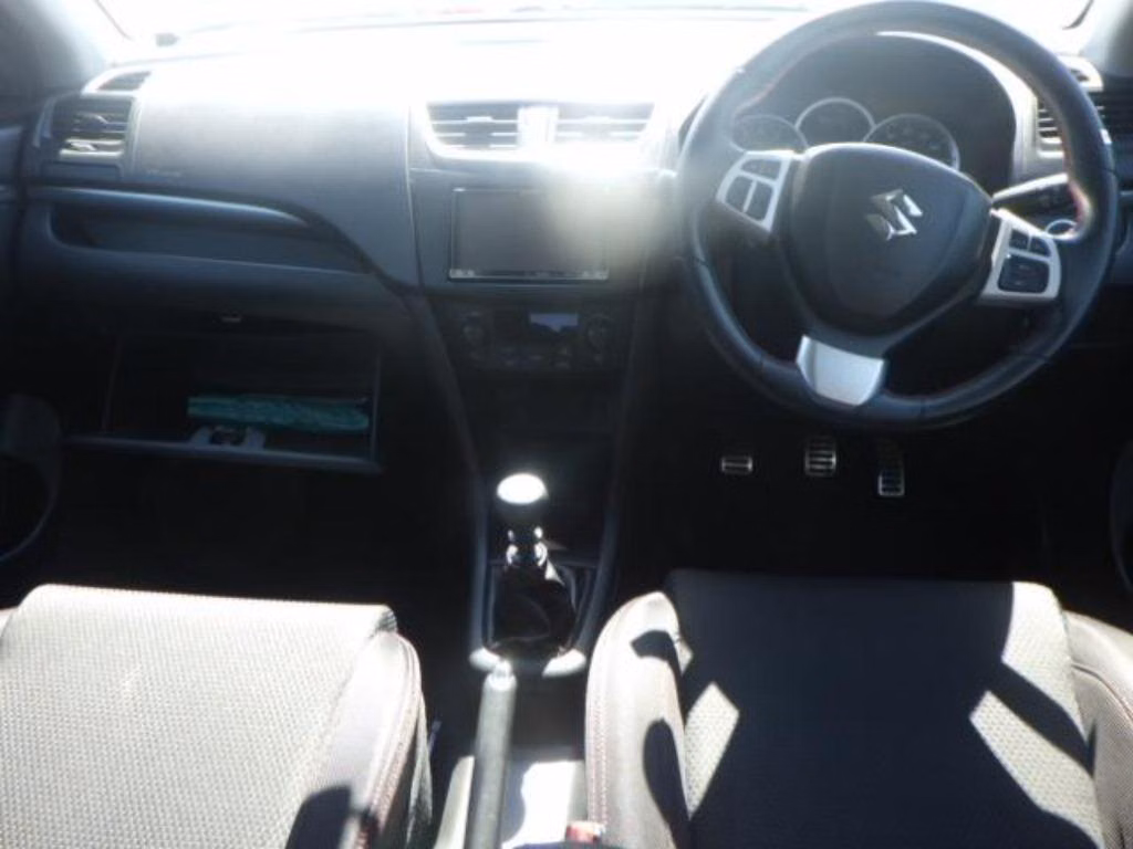 SUZUKI SWIFT