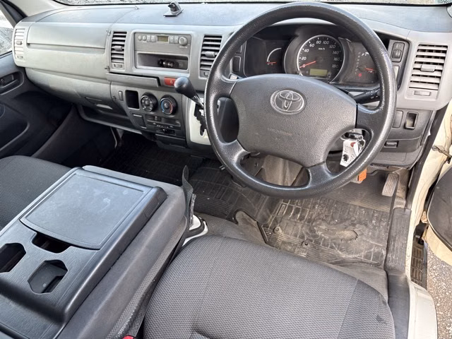 TOYOTA REGIUS ACE
