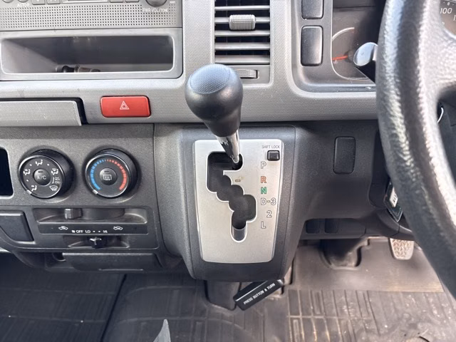 TOYOTA REGIUS ACE