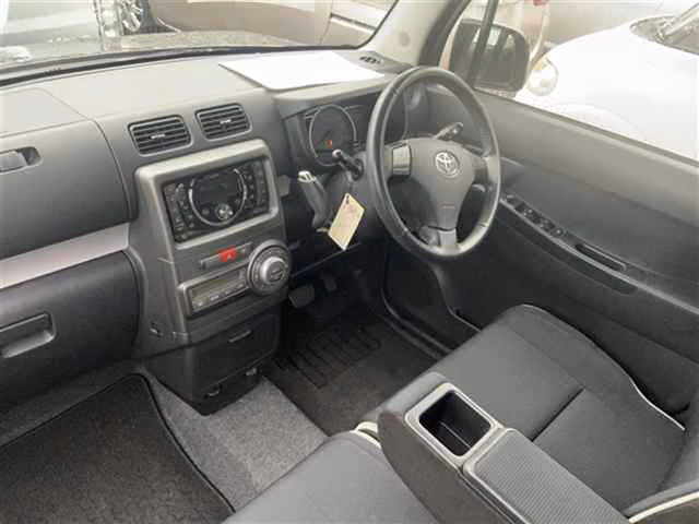TOYOTA PIXIS SPACE