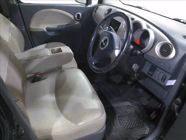 DAIHATSU MOVE LATTE