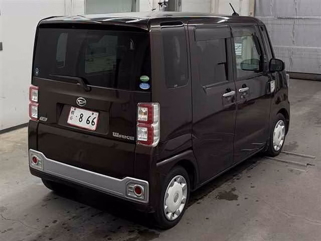 DAIHATSU WAKE