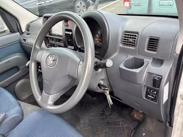 TOYOTA PIXIS VAN