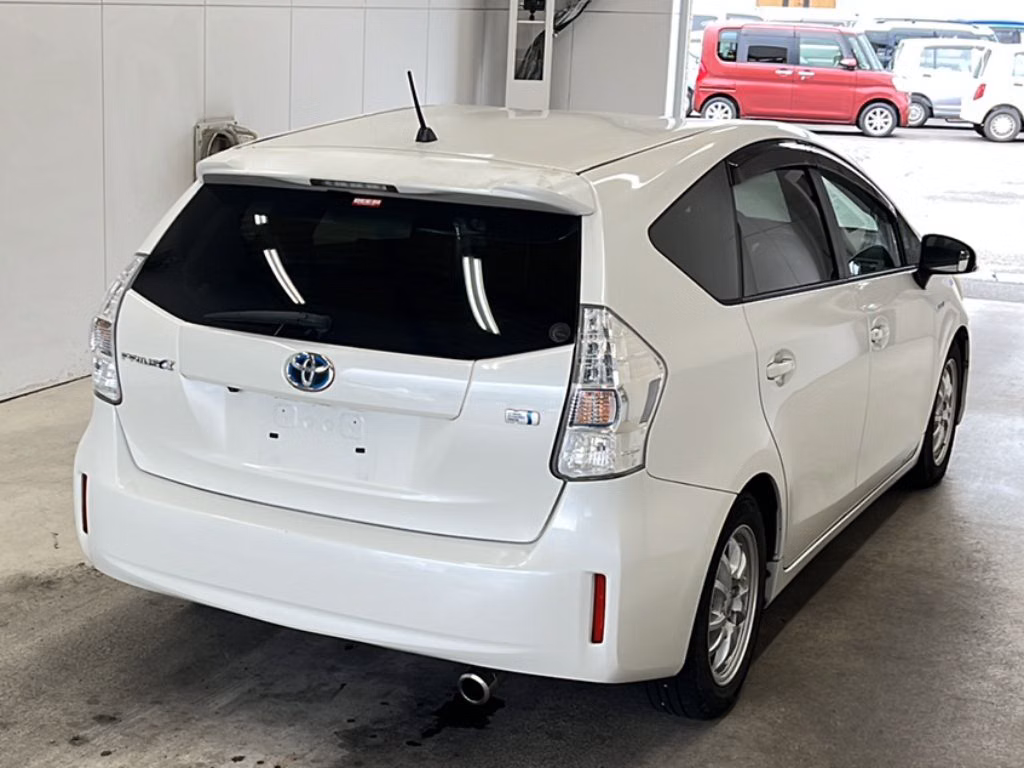 TOYOTA PRIUS ALPHA