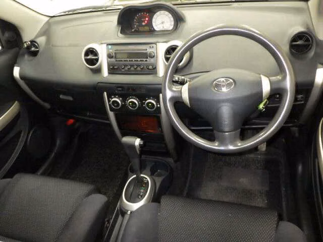 TOYOTA IST