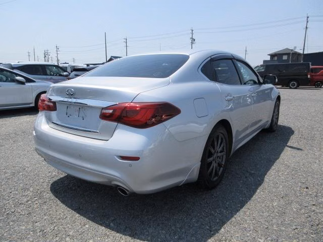 NISSAN FUGA