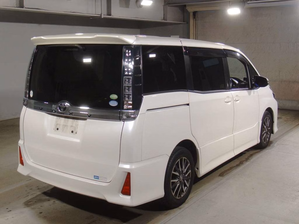 TOYOTA VOXY