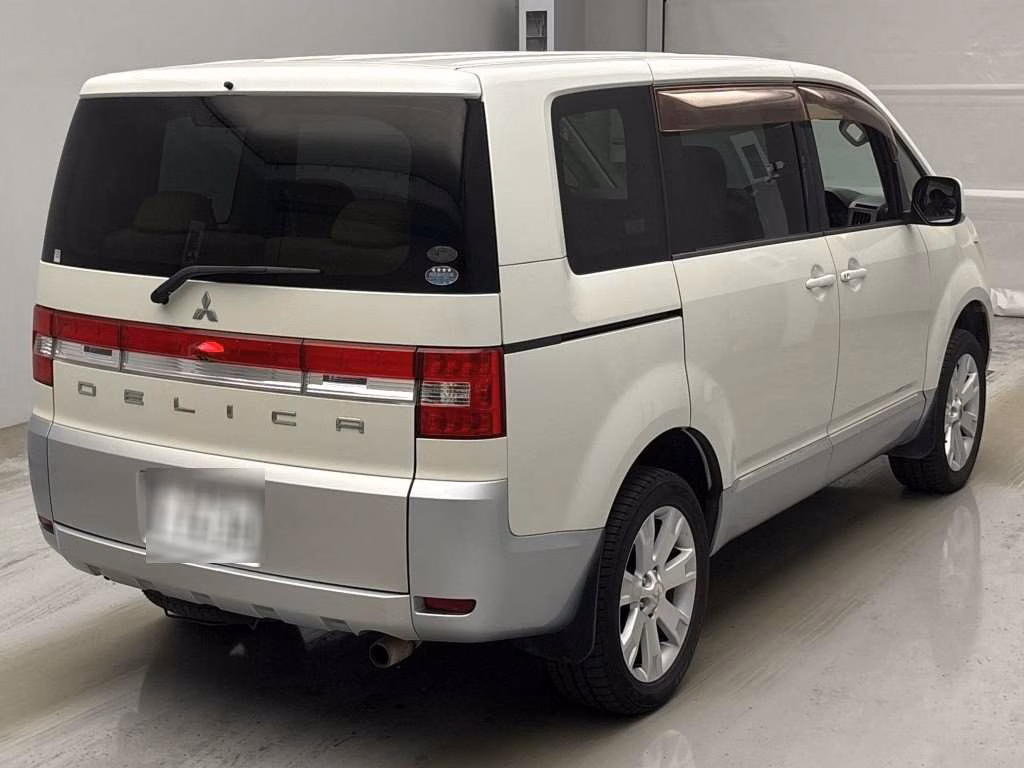 MITSUBISHI DELICA D:5