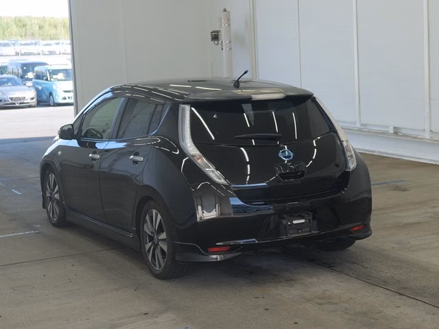 NISSAN LEAF