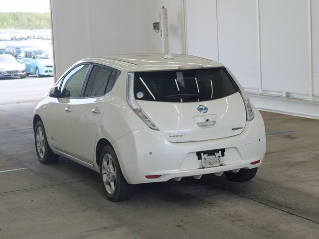 NISSAN LEAF