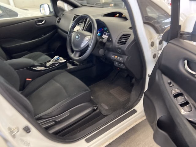NISSAN LEAF