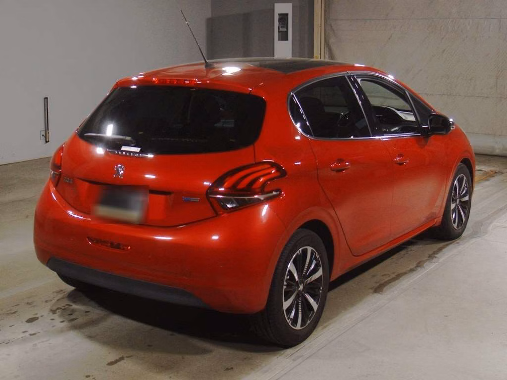 PEUGEOT 208