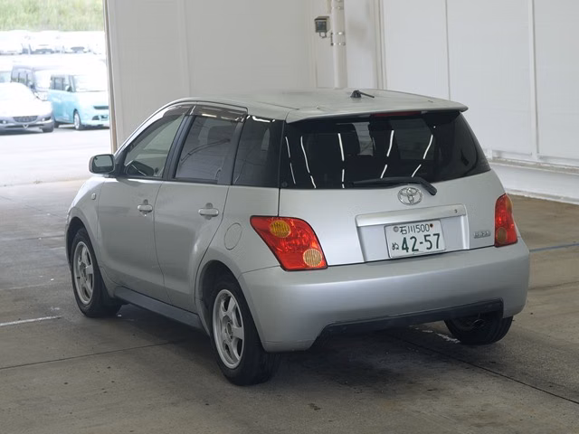 TOYOTA IST