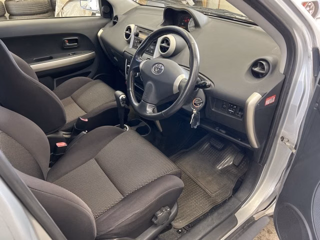 TOYOTA IST