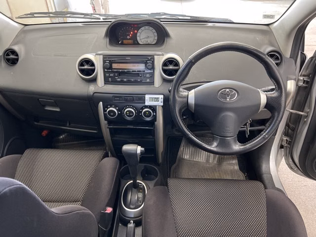 TOYOTA IST