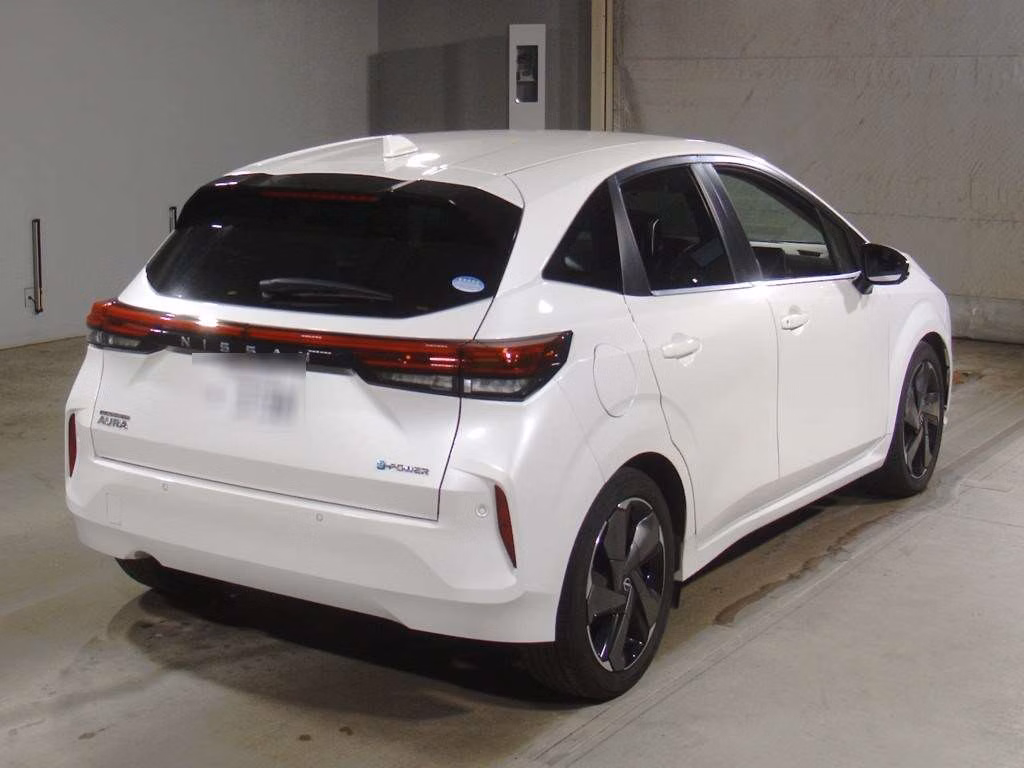 NISSAN AURA