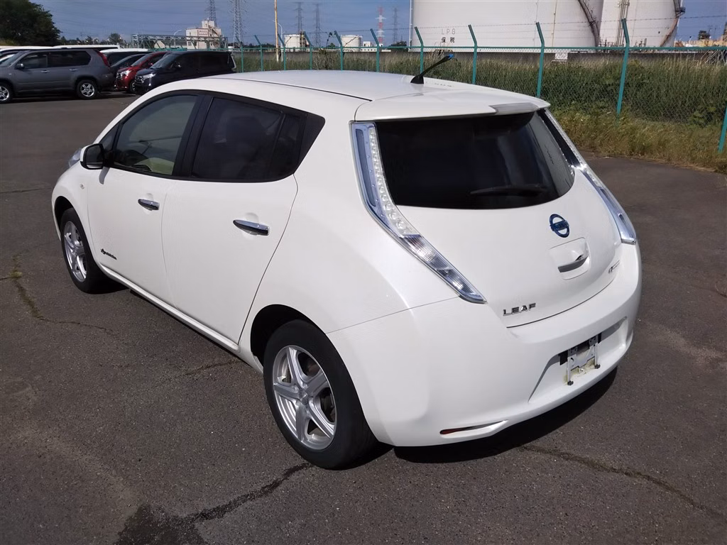 NISSAN LEAF