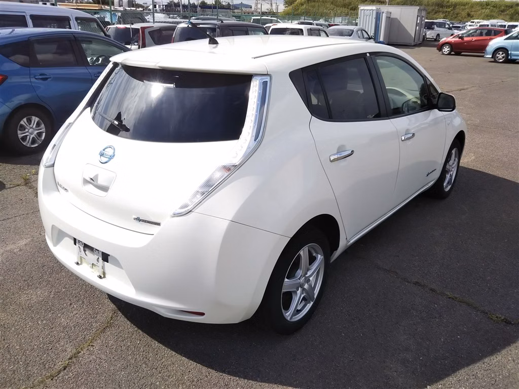 NISSAN LEAF