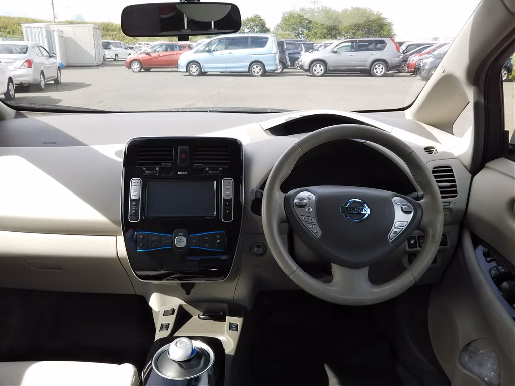 NISSAN LEAF