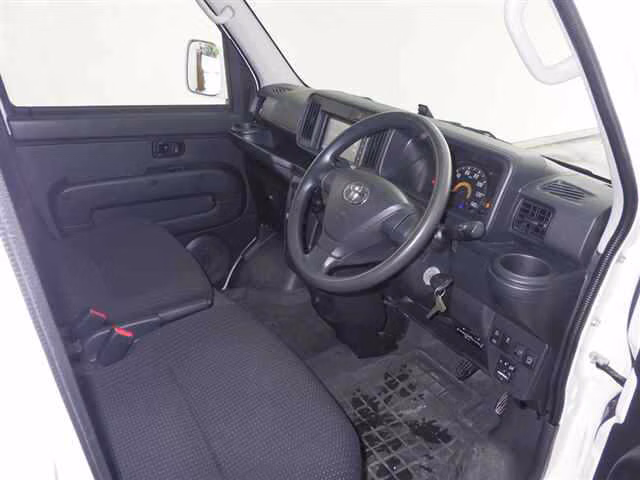 TOYOTA PIXIS VAN
