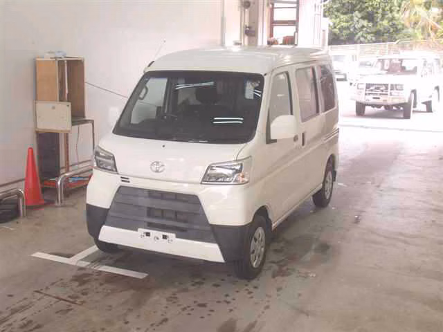 TOYOTA PIXIS VAN