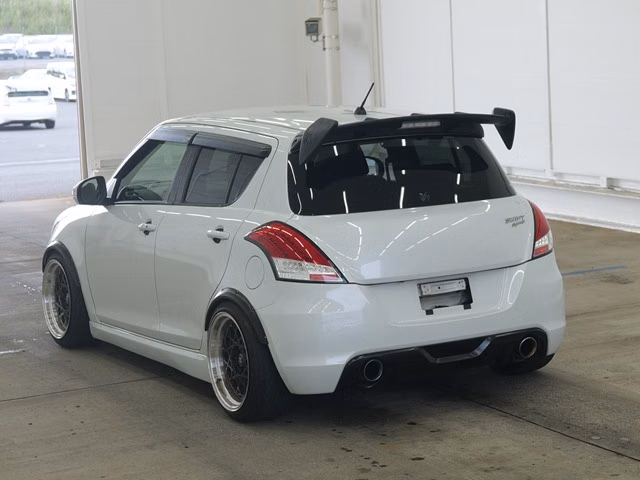 SUZUKI SWIFT